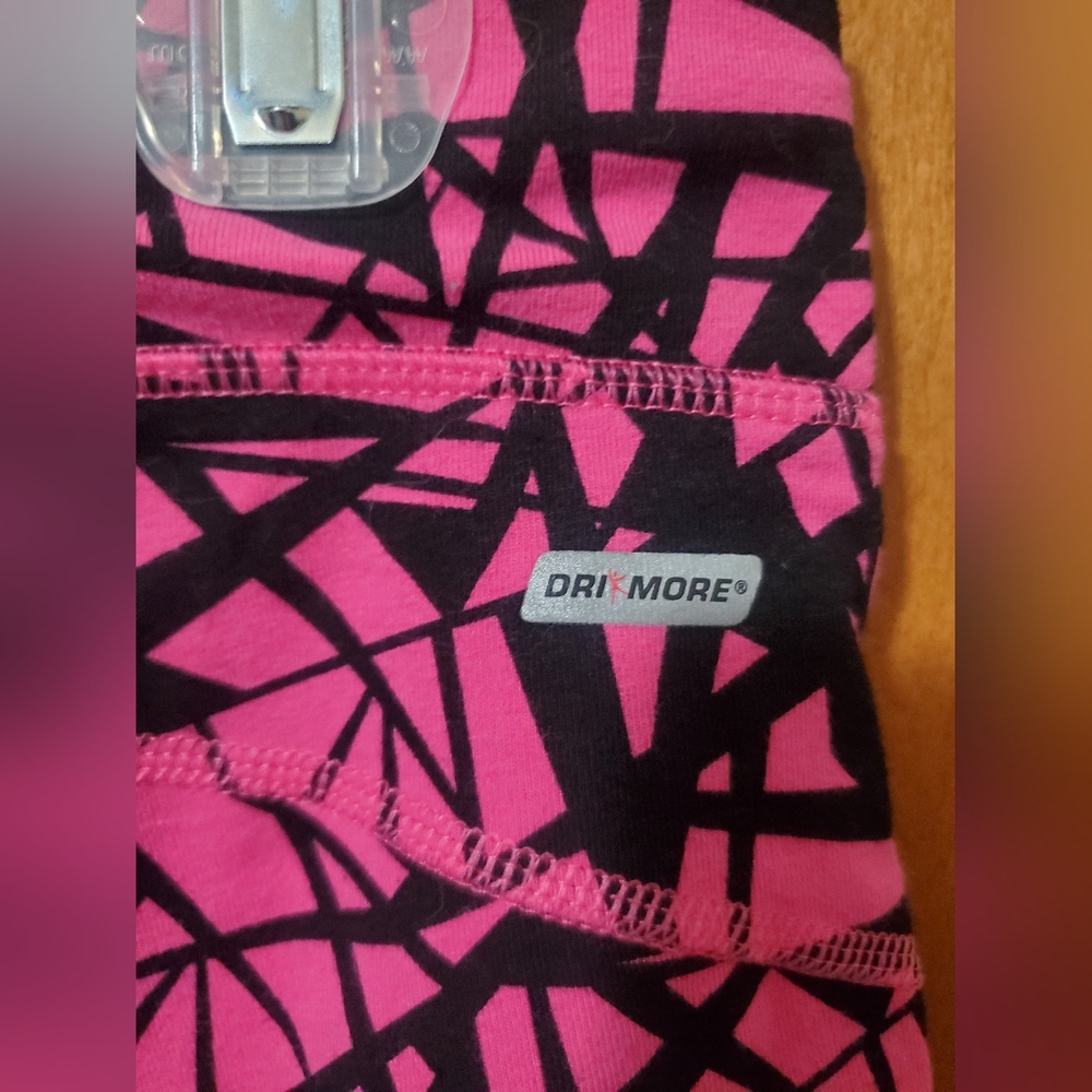 Danskin Pink and Black Geometric Capri Leggings Size M - Picture 4 of 7